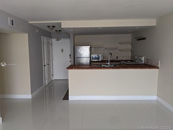 4th image of 401 Ocean Dr APT 1117