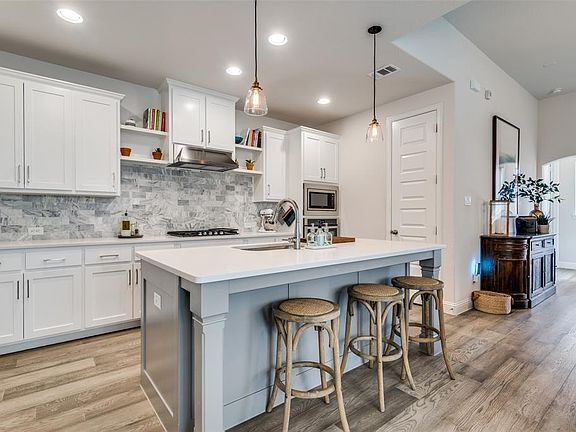 3rd image of 590 Ashbury Ln