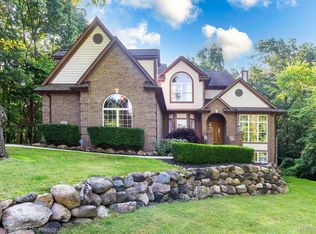 15317 Oak Hollow Dr, Holly, MI
