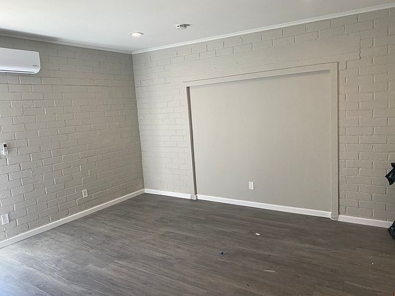 2nd image of 1327 Hornblend St