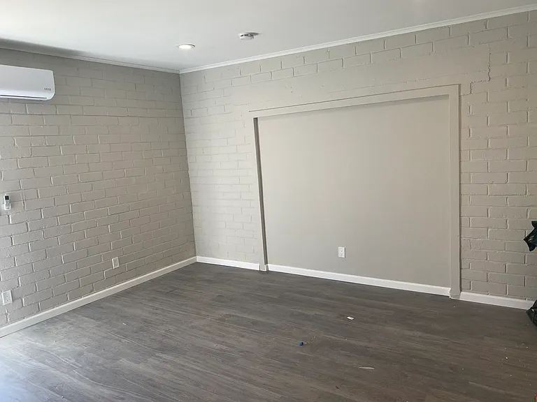 1327 Hornblend St — Photo 2