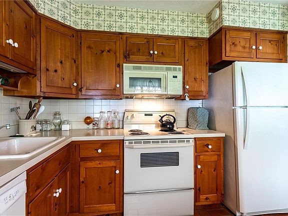 4th image of 8179 Danbury Ct