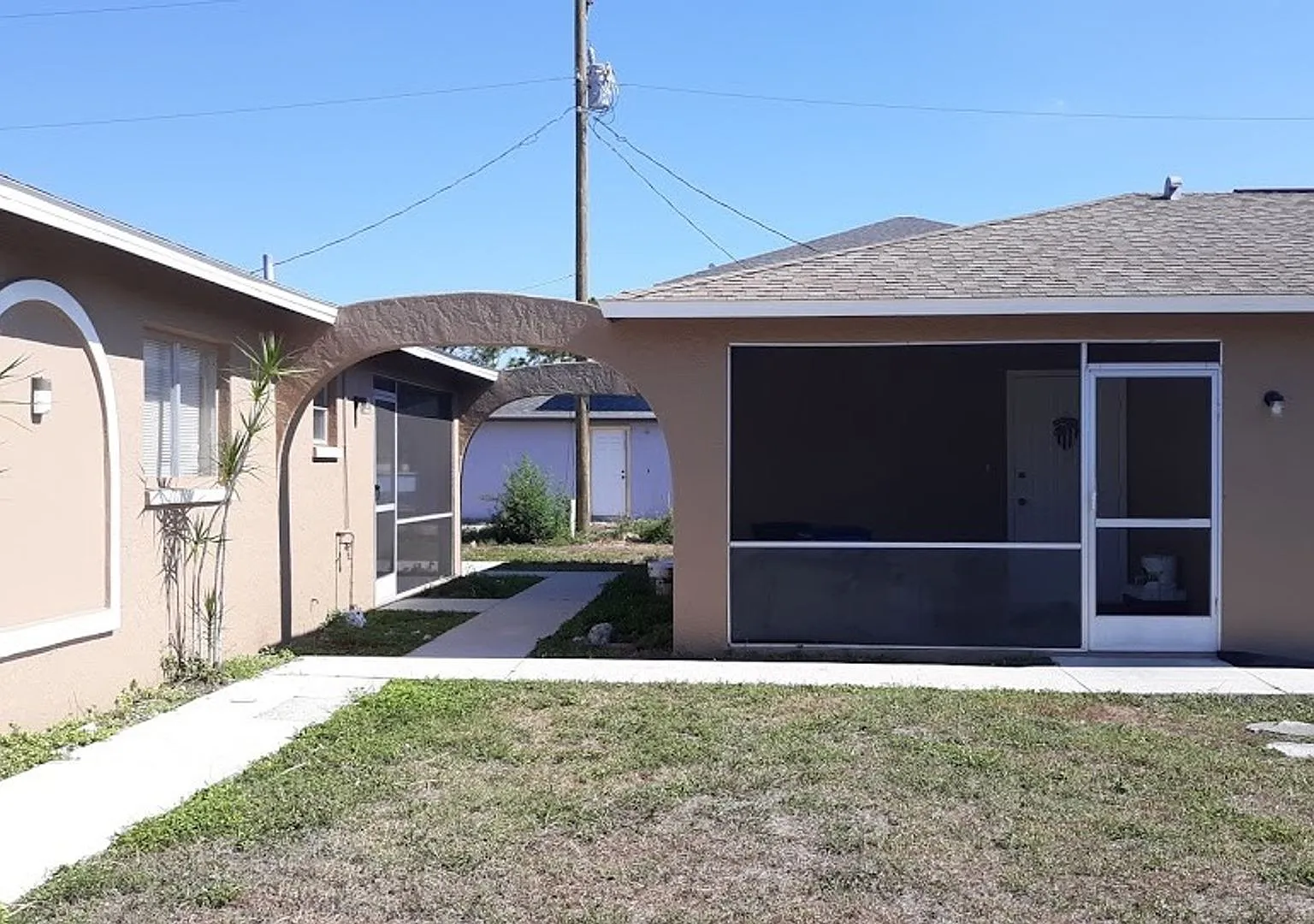 233 SE Van Loon Terr — Photo 1
