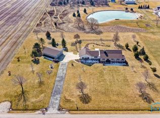 18397 Robinson Rd, Bowling Green, OH 43402