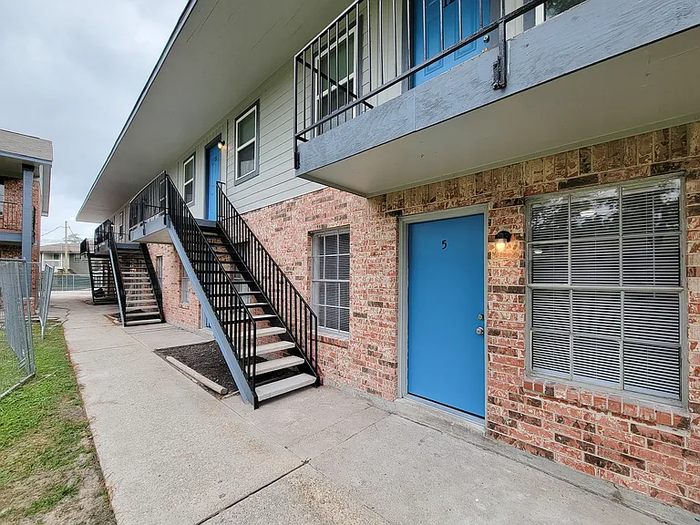 COURTYARD PARK APARTMENTS — Photo 53