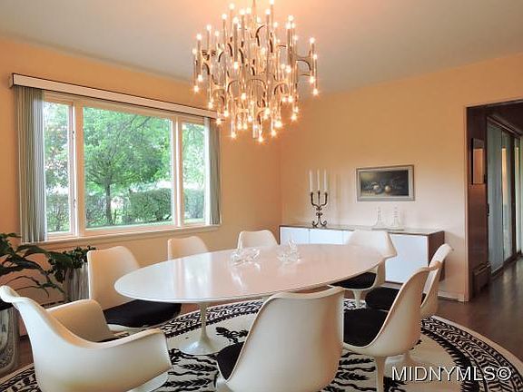5th image of 1011 Parkway E