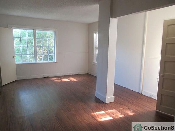 2nd image of 715 Dakota St