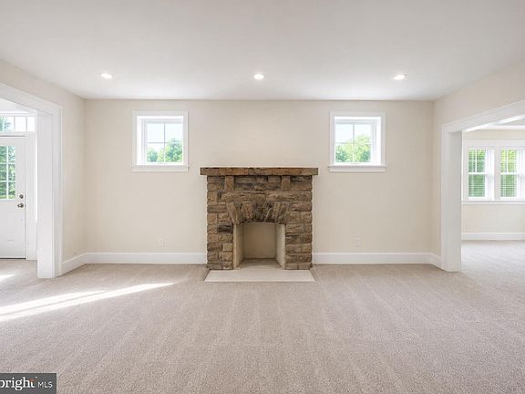 4th image of 7031 Lincoln Dr