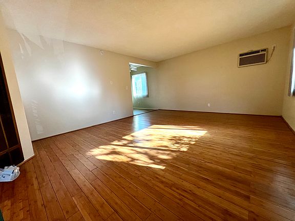 4th image of 105-111 E Laurel Ave #105