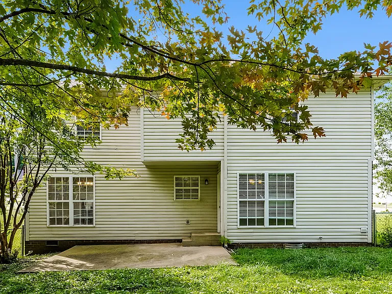 131 E Braxton Ln — Photo 17