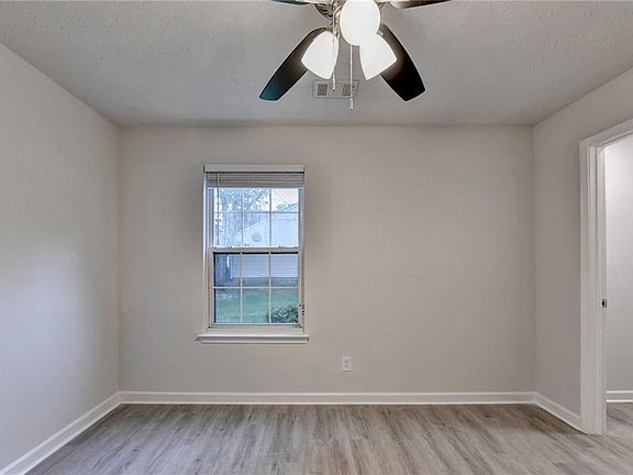 5th image of 437 Crested View Dr