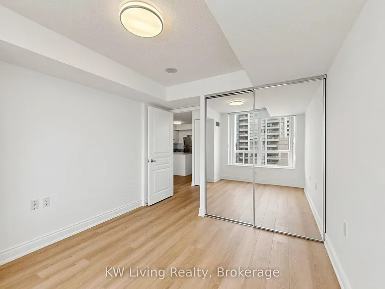9017 Leslie St #903 — Photo 8