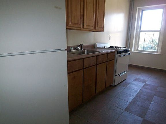 3rd image of 1630 Undercliff Ave APT A4