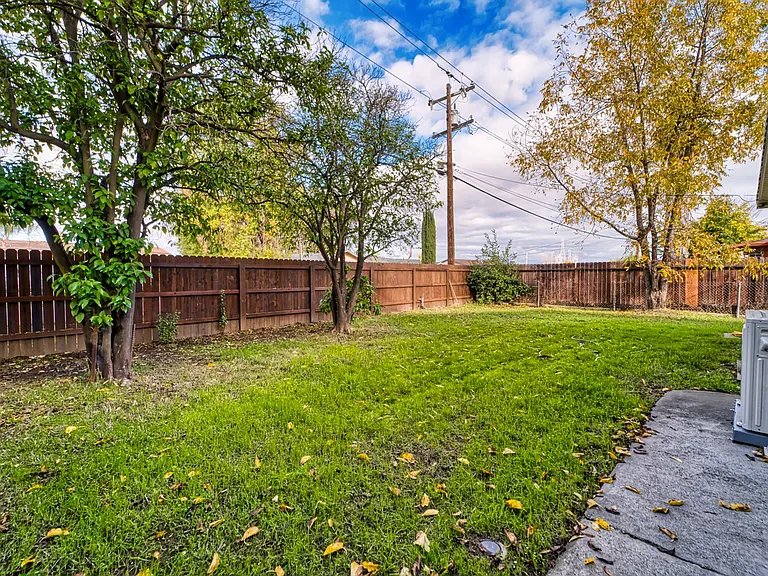 4741 Fleming Way — Photo 20