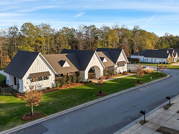 5th image of 1222 Woodland Cir