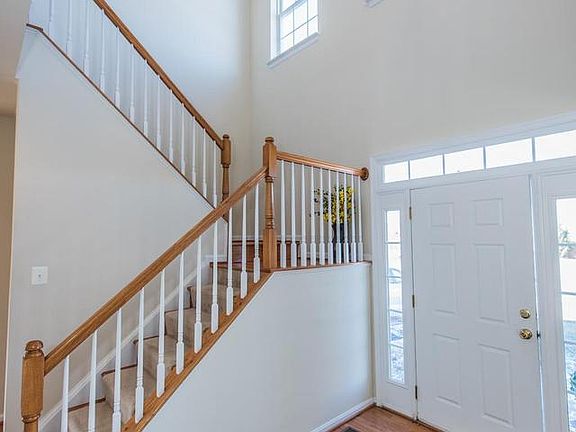 3rd image of 108 Ayrshire Ct