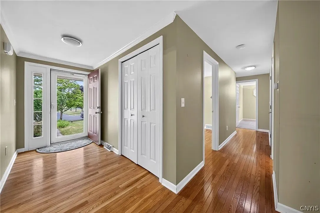5 bed, 3.0 bath, 1467 sqft, $2,180 — Photo 4
