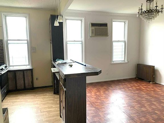 2nd image of 554 Humboldt St #3