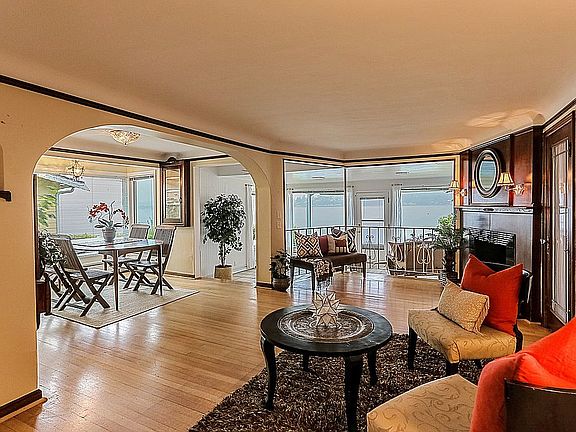 3rd image of 3218 Beach Dr E
