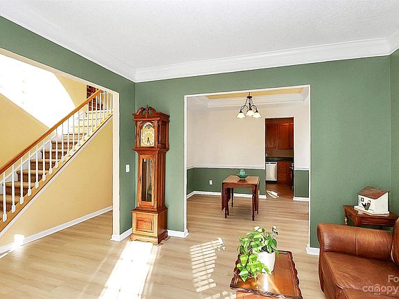 4th image of 156 Foxtail Dr