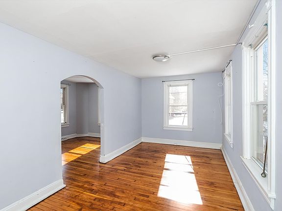4th image of 8 S Greenwood Ave