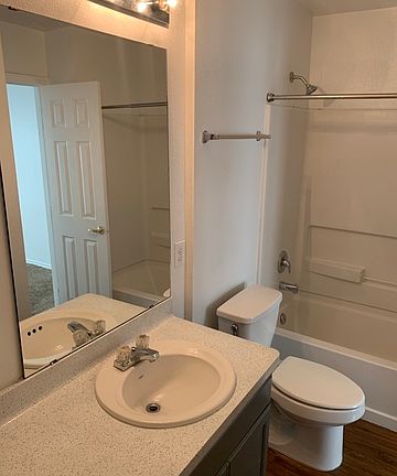 3rd image of 7562 Windsor Oaks