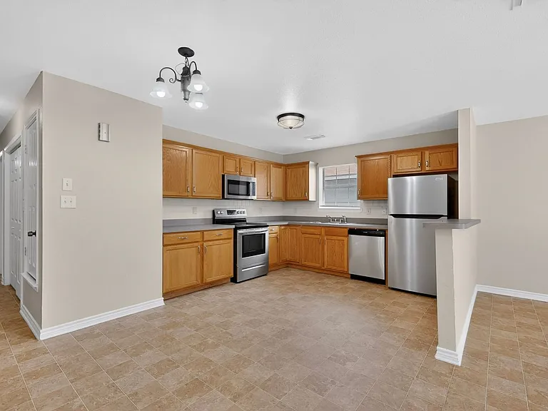 117 W Wilson Ave — Photo 8