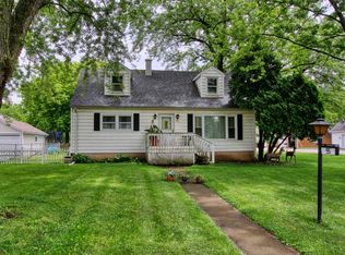 95 Mayfield Ave, Crystal Lake, IL 60014