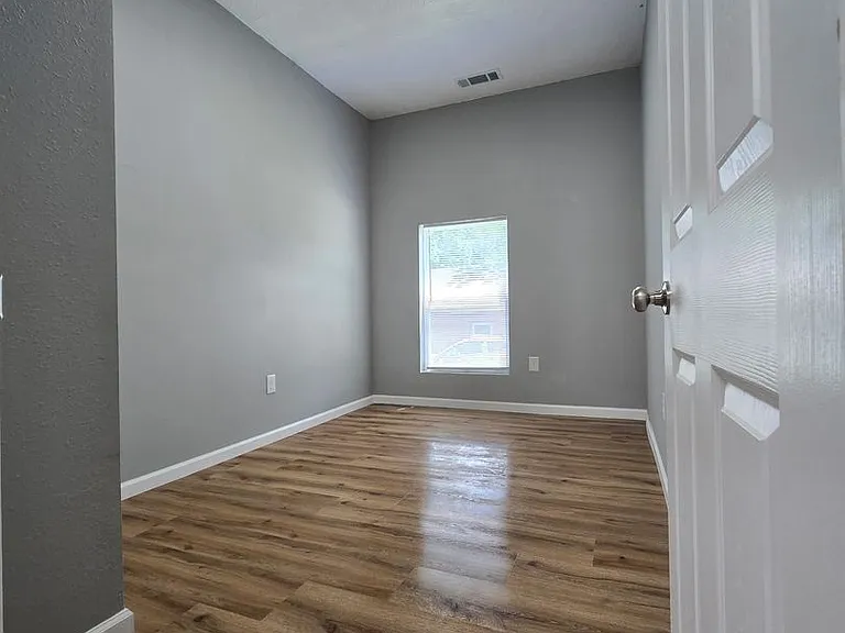 1636 N Sherman Ave — Photo 18