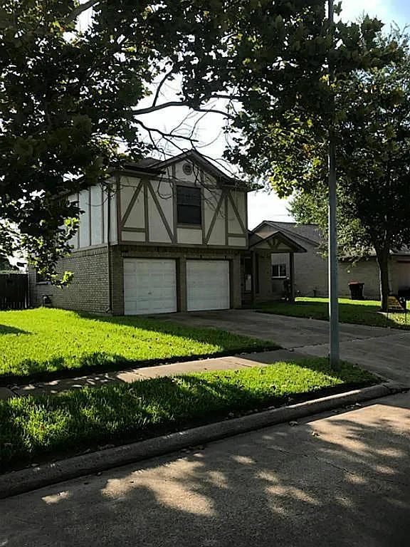 3 bed, 2.5 bath, 1376 sqft, $1,800 — Photo 1