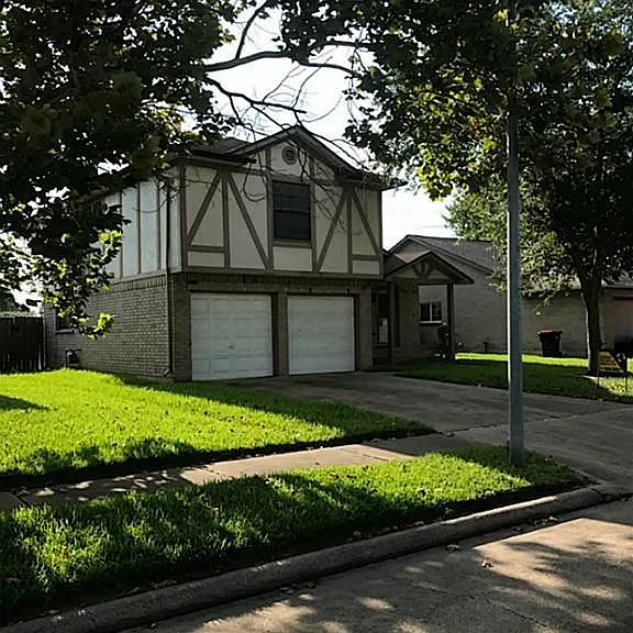 8414 Grand Knolls Dr — Photo 1