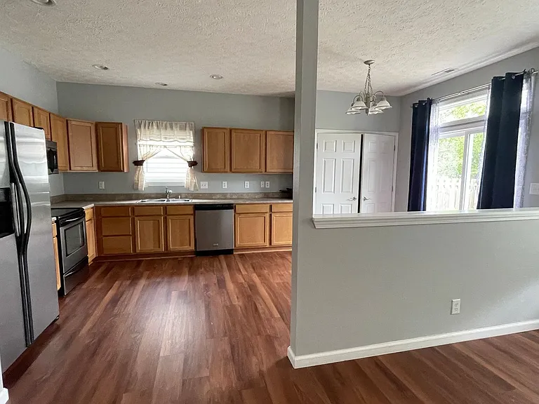 362 Chapelhill Dr — Photo 5