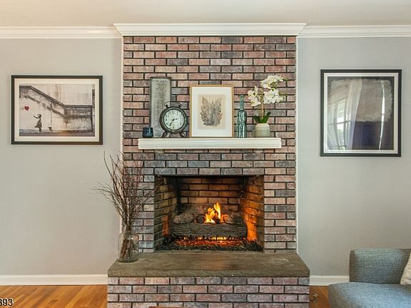5th image of 1 TULIP LN