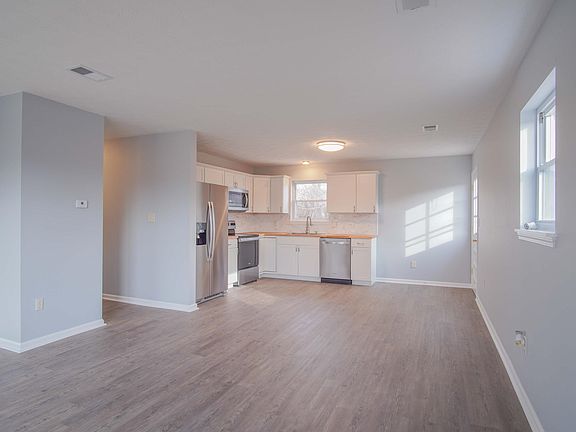 3rd image of 304 Longview Dr