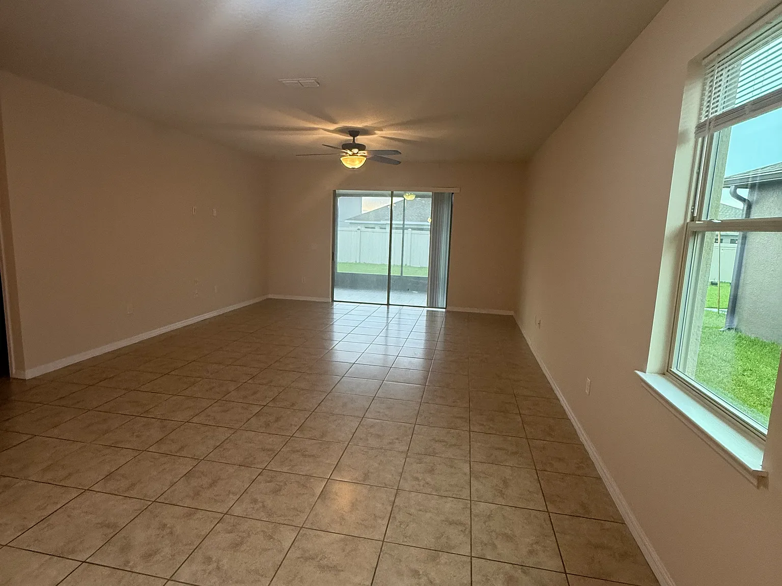 4 bed, 1972 sqft, $2,500 — Photo 4