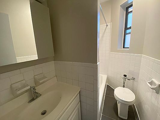2nd image of 1640 Ocean Ave #C8