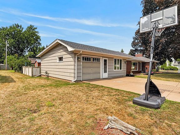 3rd image of 305 7th St SW