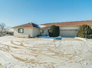 555 Brandon Pl, Bismarck, ND 58503