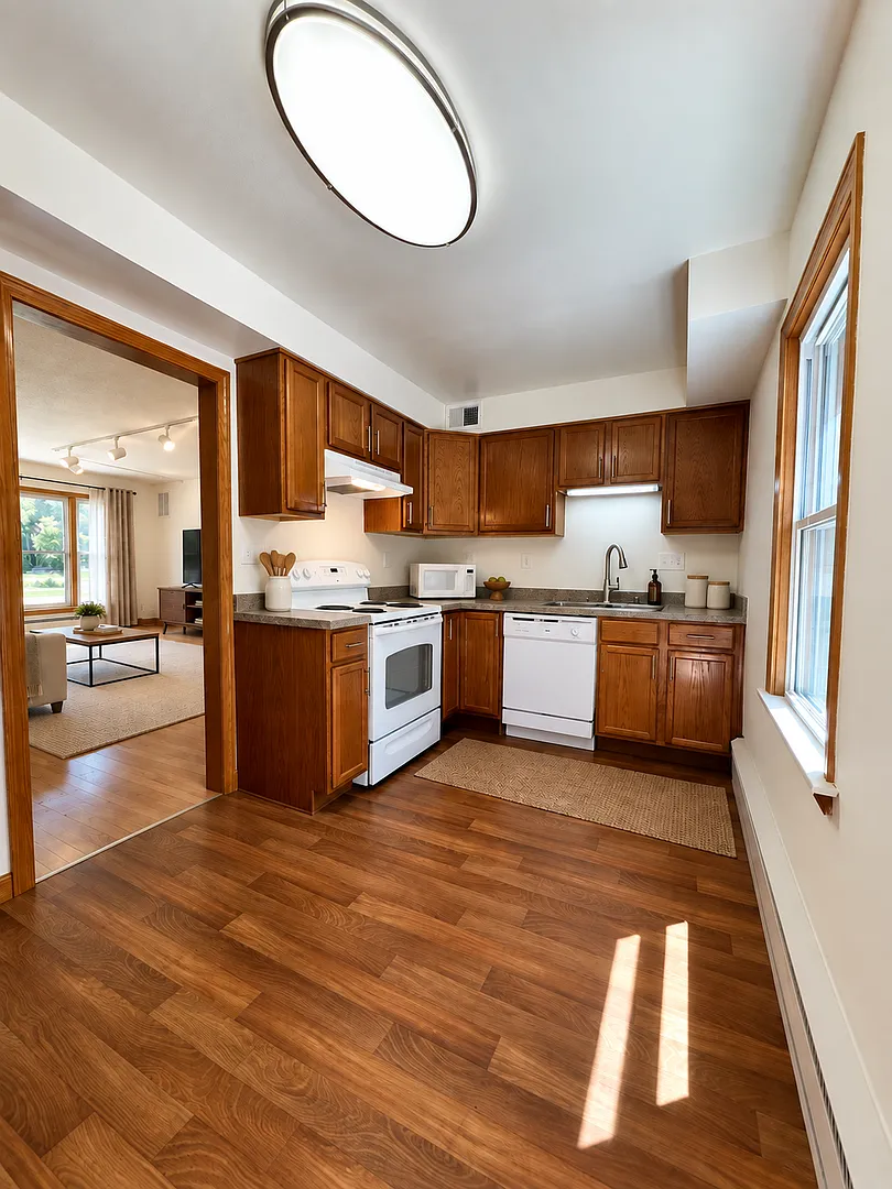 3118 Harvey St — Photo 1