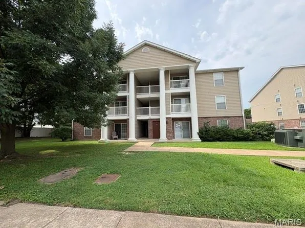 660 Materdie Ln APT 303, Florissant, MO 63031