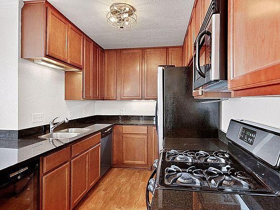 5th image of 3120 Hennepin Ave