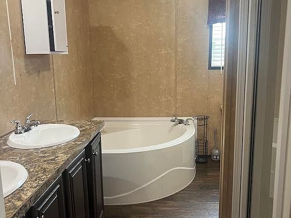 5th image of 1706B Southport Blvd