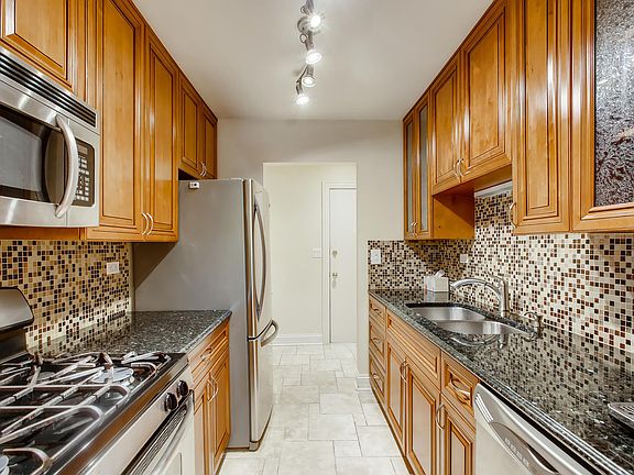 5th image of 2151 Country Club Dr APT 16
