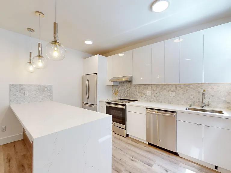 2835 Van Ness Ave #3 — Photo 1