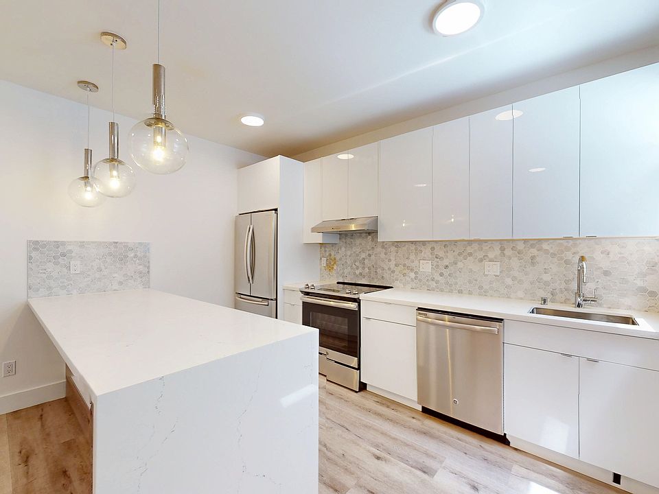 1st image of 2835 Van Ness Ave APT 3
