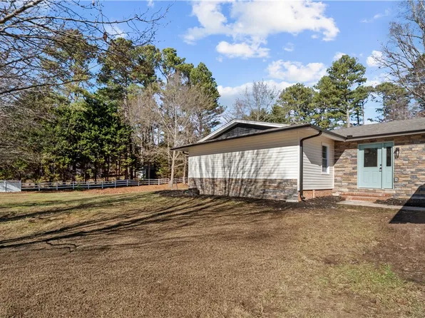 528 Rotterdam Rd, Liberty, SC 29657