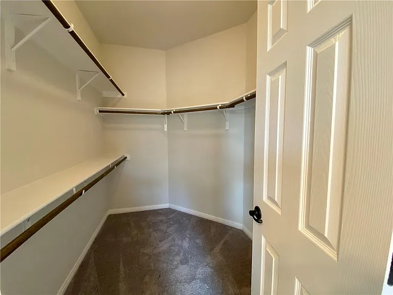 809 Falkland Trce — Photo 17