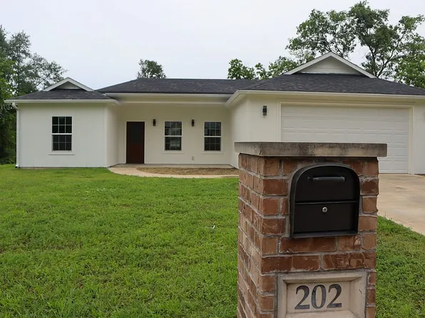 202 Beckham St W, Sulphur Springs, TX 75482
