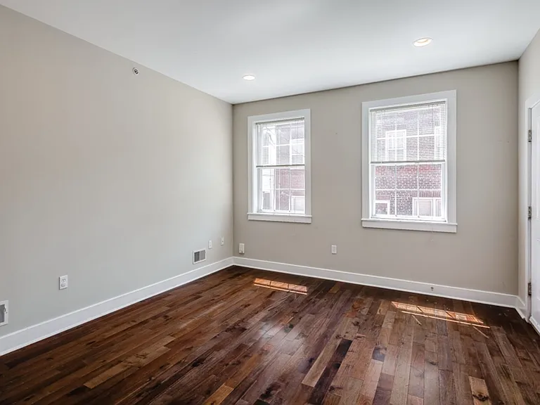 2631 Catharine Street — Photo 11