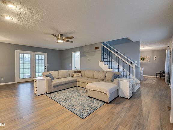 5th image of 128 Greene Meadows Dr